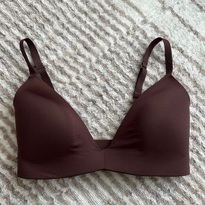 SKIMS WIRELESS FORM T-SHIRT DEMI BRA